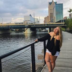 Meet your Posher, Nicole